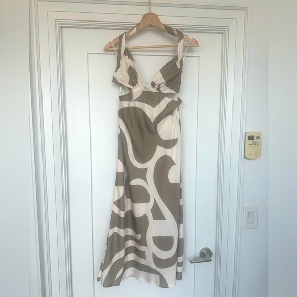 Satin dress - Picture 1 of 5